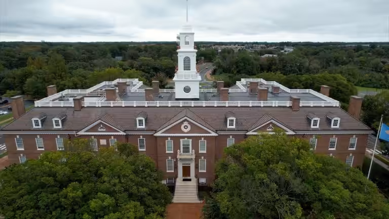 Delaware Bill Targets Credit Card Fees on Tips, Aims to Boost Restaurant Earnings