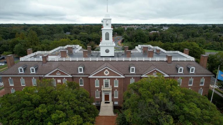 Delaware Bill Targets Credit Card Fees on Tips, Aims to Boost Restaurant Earnings