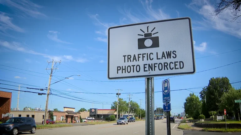 15 Towns in Connecticut Get Approval for Red Light, Speed Cameras