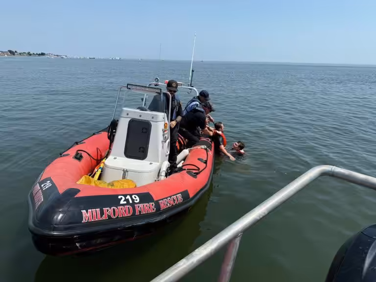 5 people rescued from Long Island Sound tide near Milford sandbar, official says