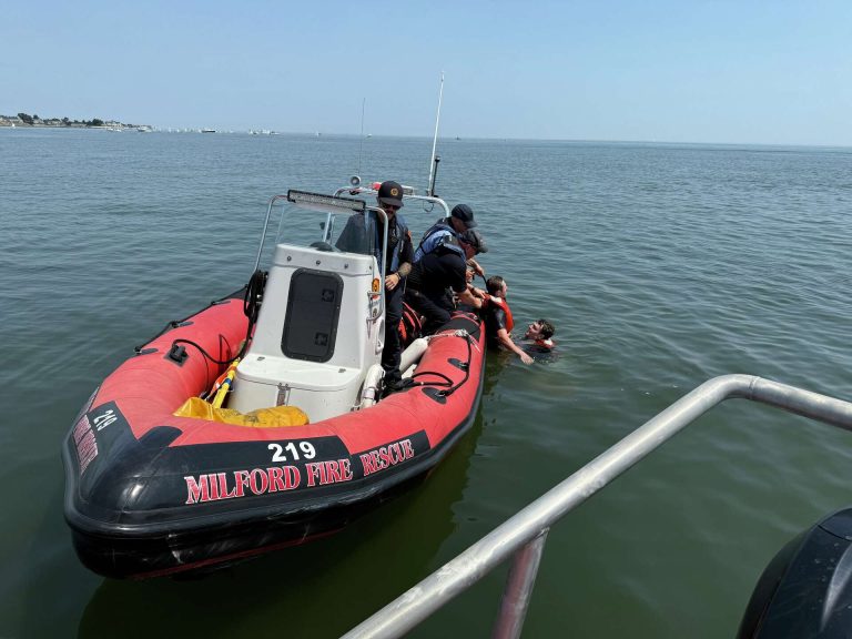 5 people rescued from Long Island Sound tide near Milford sandbar, official says
